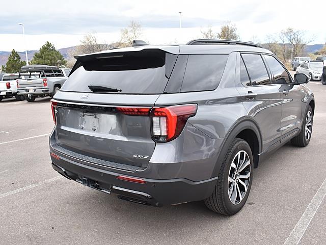 2025 Ford Explorer ST-Line photo 4