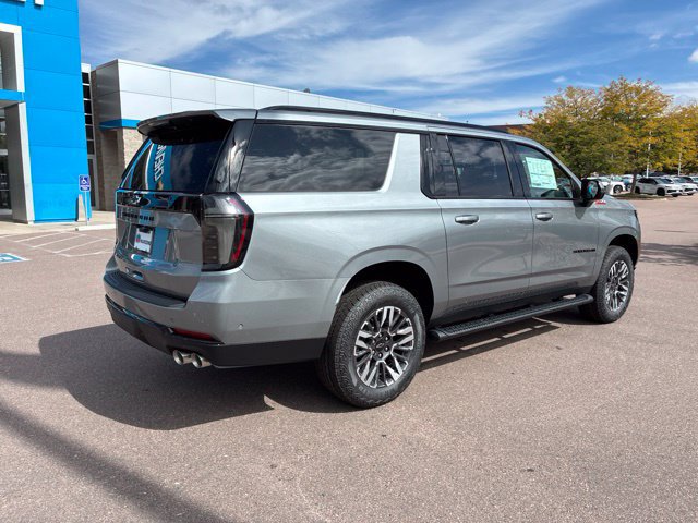 2027 Chevrolet Suburban Z71 - Photo 6