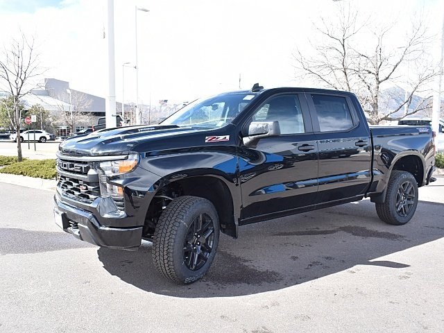 2025 Chevrolet Silverado 1500 Custom Trail Boss photo 3