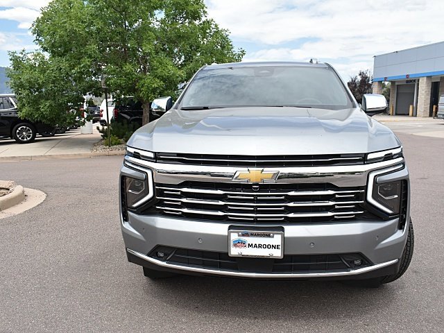 2025 Chevrolet Suburban Premier photo 2