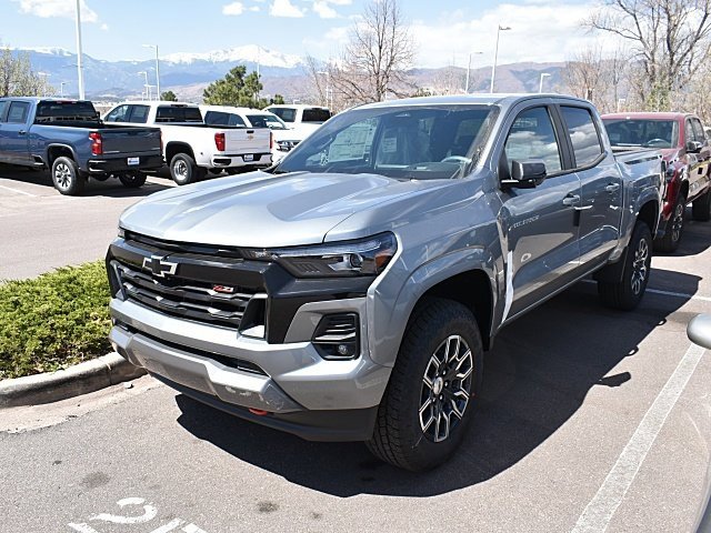 2025 Chevrolet Colorado Z71 photo 2