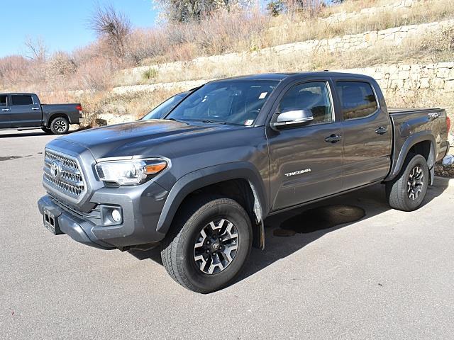 2017 Toyota Tacoma SR5 V6 photo 2