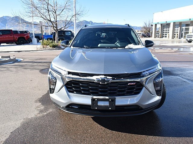 2025 Chevrolet Trax photo 2