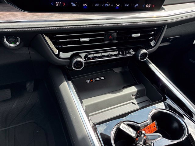2027 Chevrolet Suburban Z71 - Photo 12