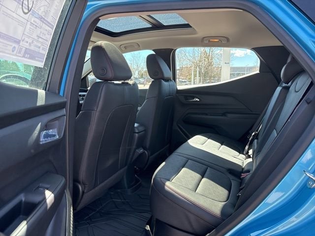 2027 Chevrolet Bolt RS - Photo 8