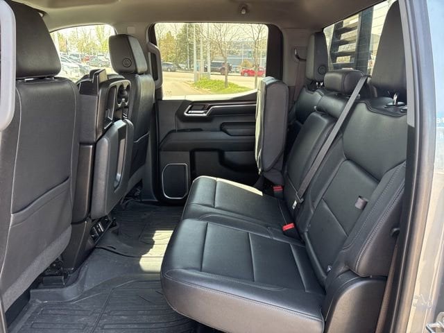 2024 GMC Sierra 1500 SLT - Photo 19