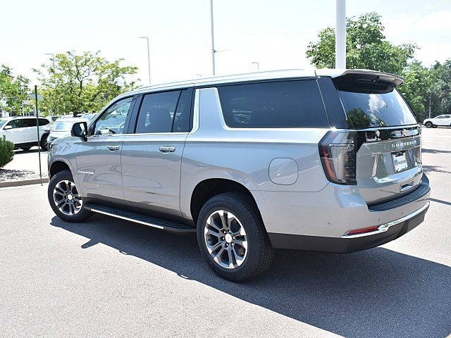 2025 Chevrolet Suburban LT photo 3