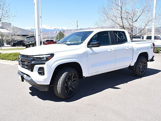 2025 Chevrolet Colorado Z71 photo 3
