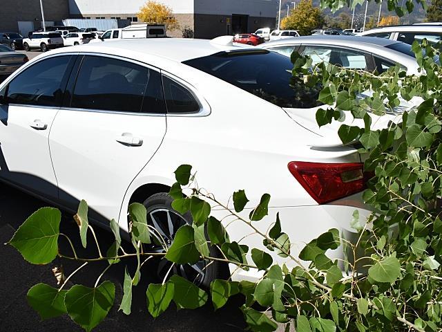 2022 Chevrolet Malibu RS photo 3