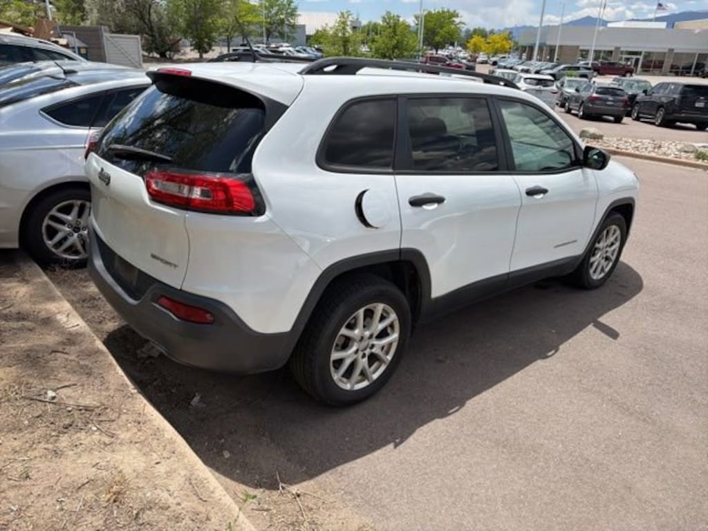 Used 2016 Jeep Cherokee Sport FWD SUV