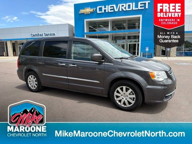 2016 Chrysler Town & Country Touring's photo