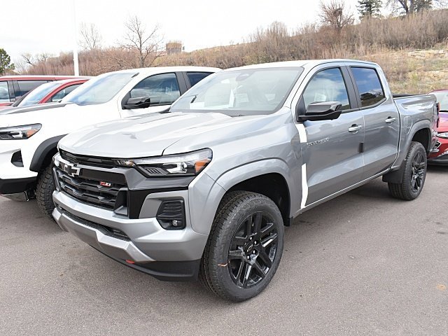2025 Chevrolet Colorado Z71 photo 2