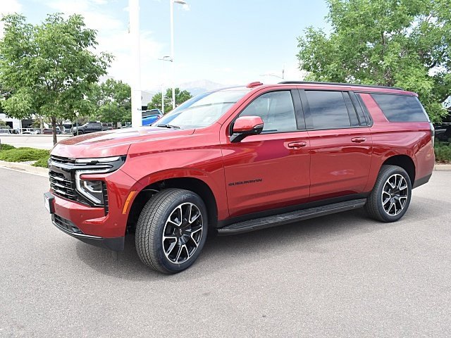 2025 Chevrolet Suburban RST photo 3