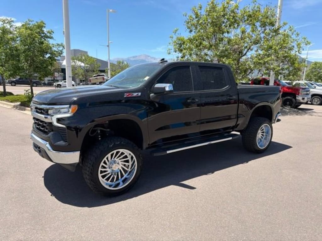Used 2022 Chevrolet Silverado 1500 LT w/1LT Truck Crew Cab