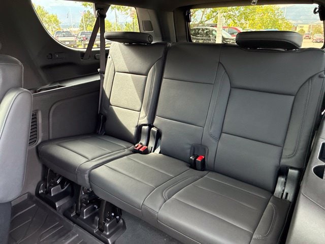 2027 Chevrolet Suburban Z71 - Photo 9