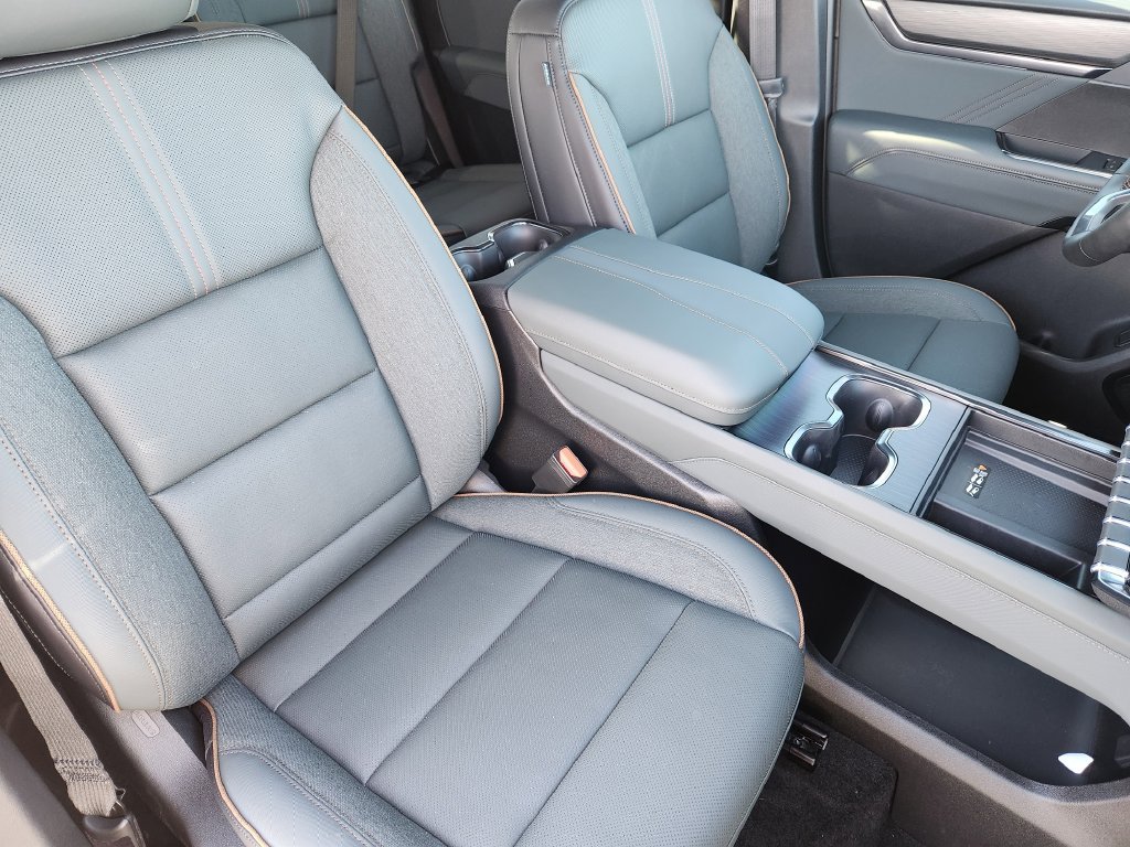 2026 GMC Acadia AT4 - Photo 10