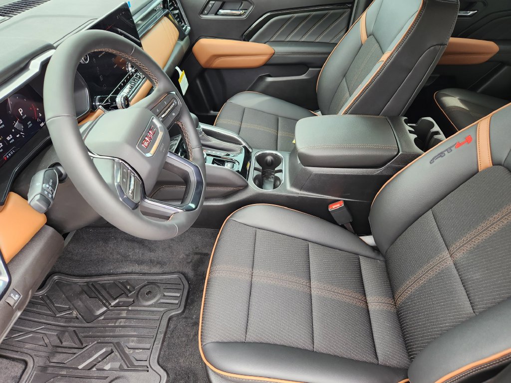 2026 GMC Canyon AT4 - Photo 8