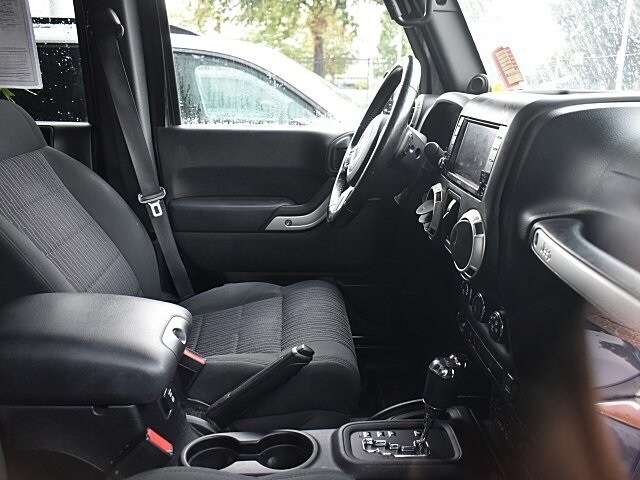 2012 Jeep Wrangler Unlimited Rubicon photo 2
