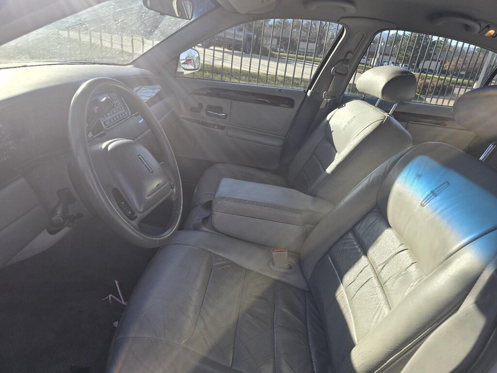 Used 1999 Lincoln Town Car Executive Sedan