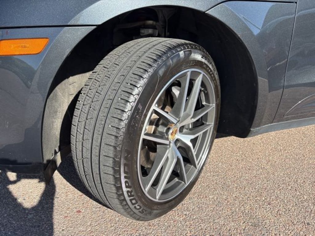Used 2024 Porsche Macan Base SUV