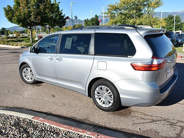 2015 Toyota Sienna Limited Premium photo 4
