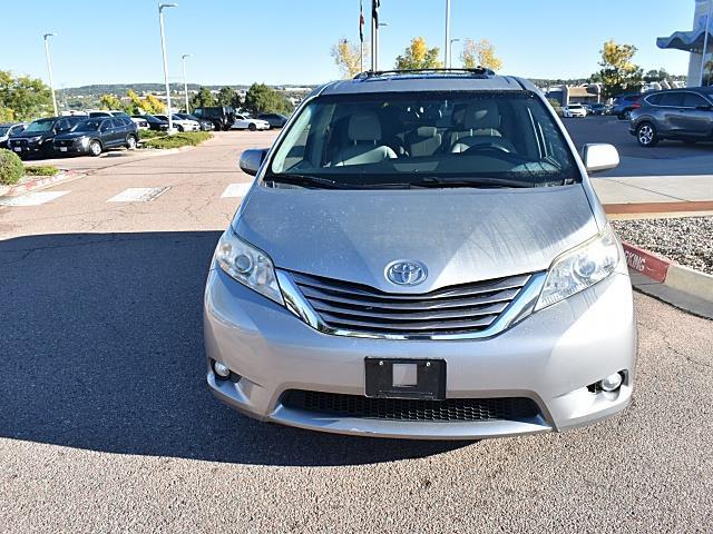 2015 Toyota Sienna Limited Premium photo 2