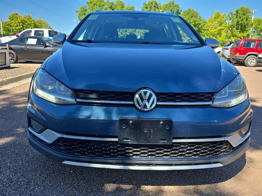 2019 Volkswagen Golf Alltrack S photo 2