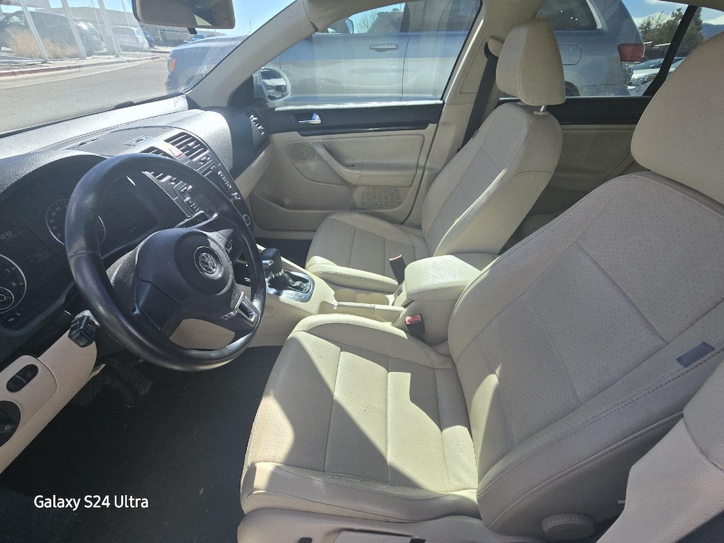 Used 2010 Volkswagen Jetta SE Sedan
