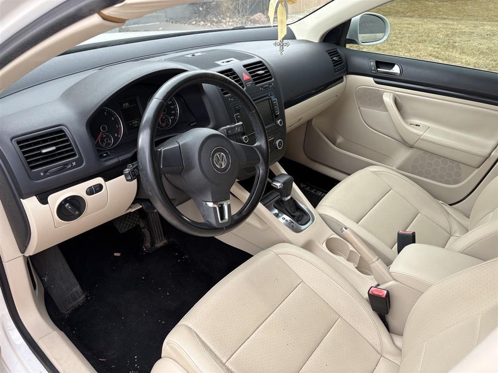 Used 2010 Volkswagen Jetta SE Sedan