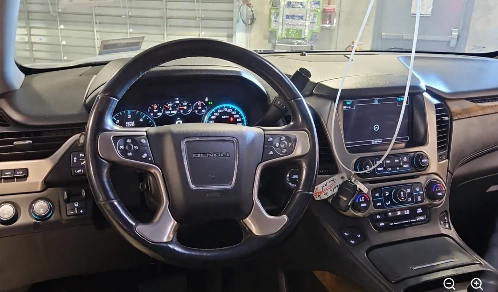 2017 Gmc Yukon Denali photo 3