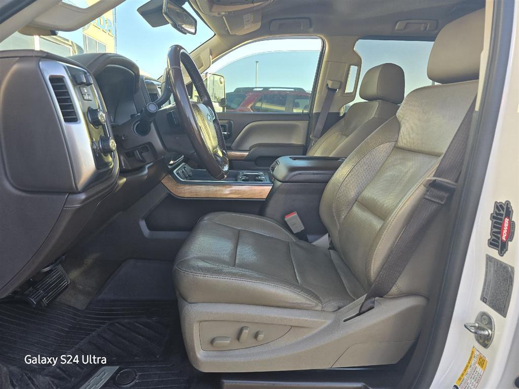 2017 Chevrolet Silverado 3500HD LTZ photo 4