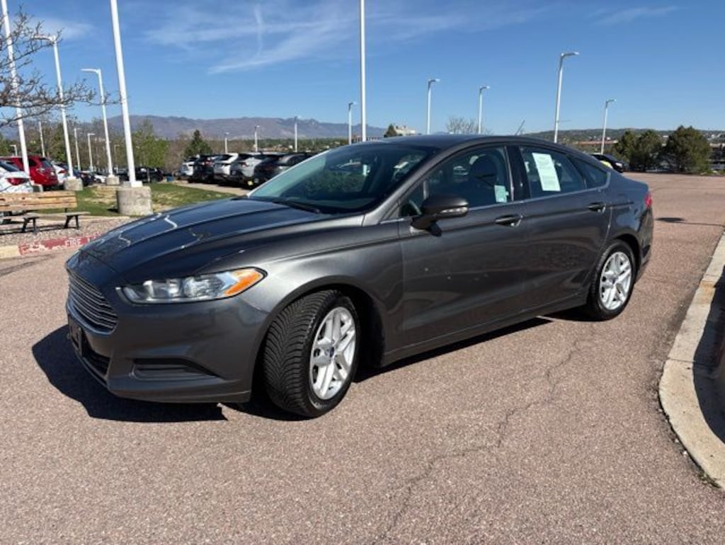 Used 2015 Ford Fusion SE Sedan