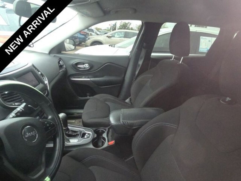 Used 2019 Jeep Cherokee Latitude SUV