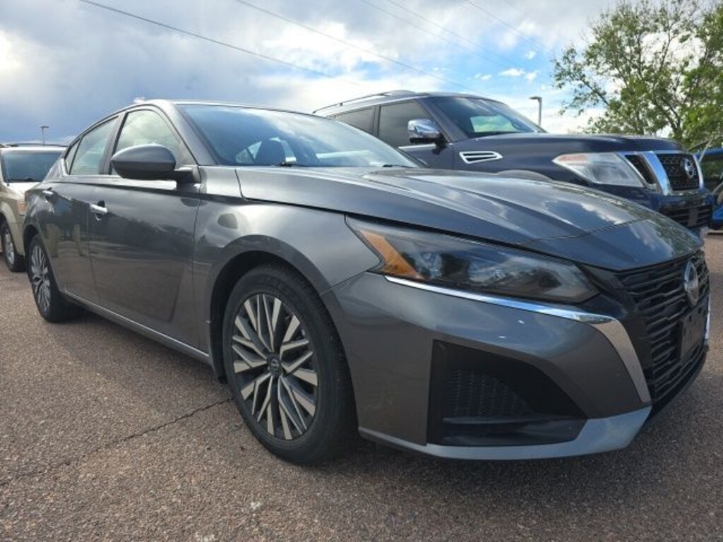 Used 2024 Nissan Altima 2.5 SV Sedan