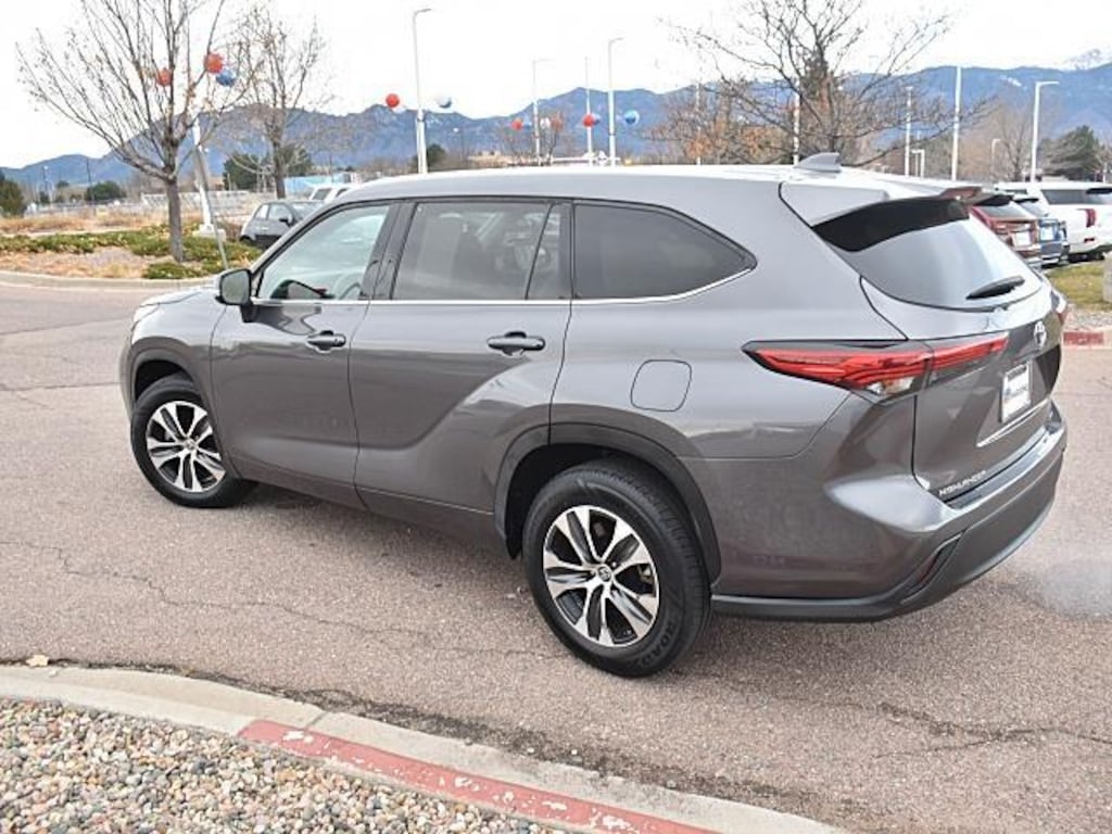 Used 2022 Toyota Highlander XLE SUV