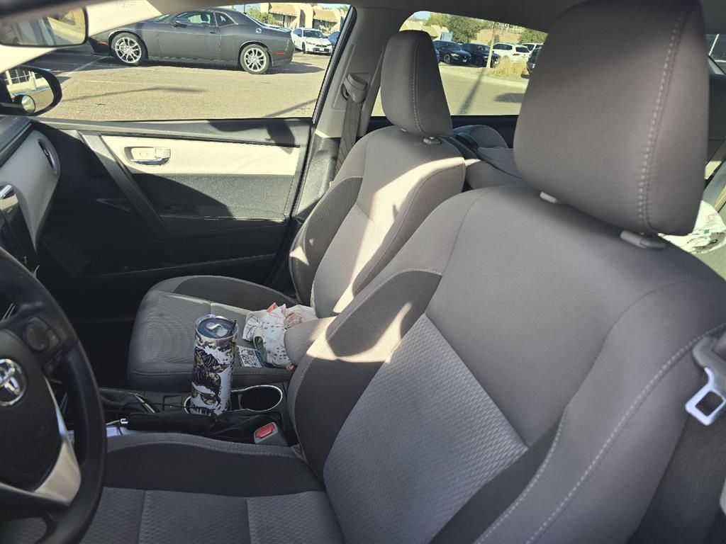 2017 Toyota Corolla LE photo 3