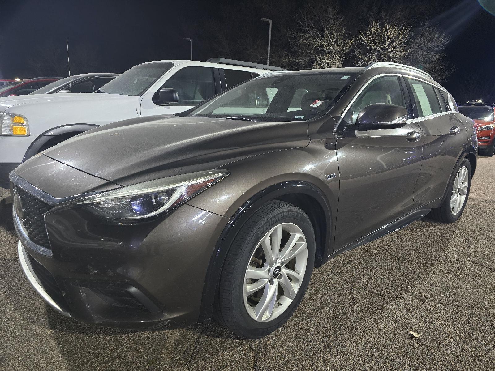 2019 Infiniti QX30 Luxe photo 2