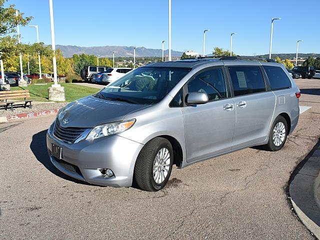 2015 Toyota Sienna Limited Premium photo 3