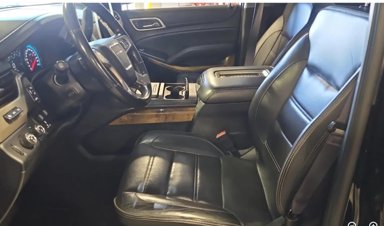 2017 Gmc Yukon Denali photo 2