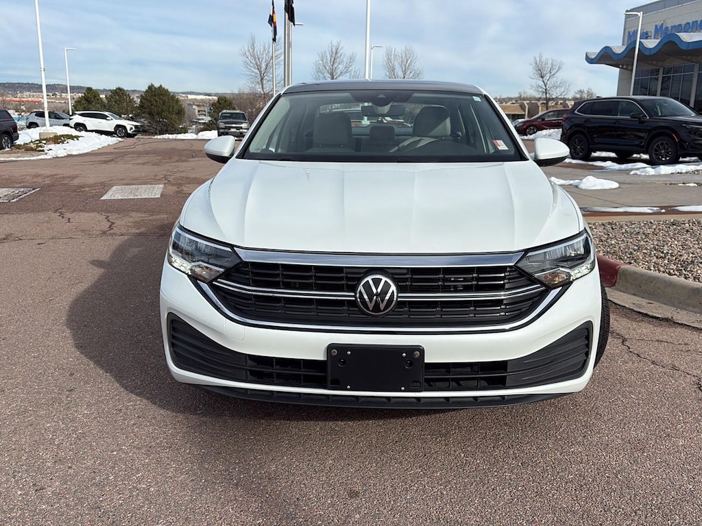 Used 2023 Volkswagen Jetta SE Sedan