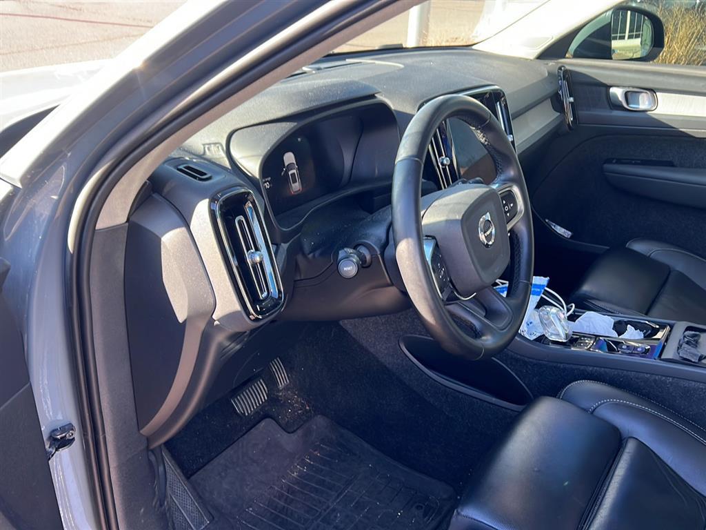 2023 Volvo XC40 Plus photo 3