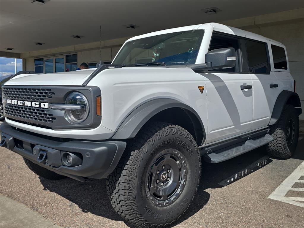 2025 Ford Bronco Badlands photo 2