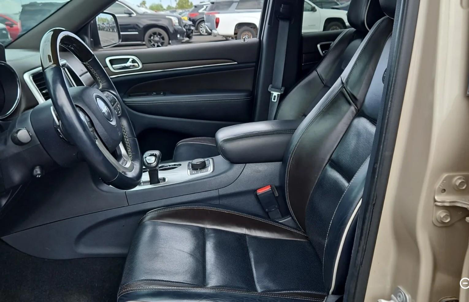2015 Jeep Grand Cherokee Overland photo 2