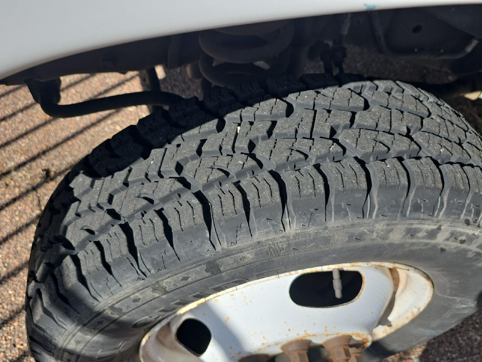 2005 Ford E-350 photo 3