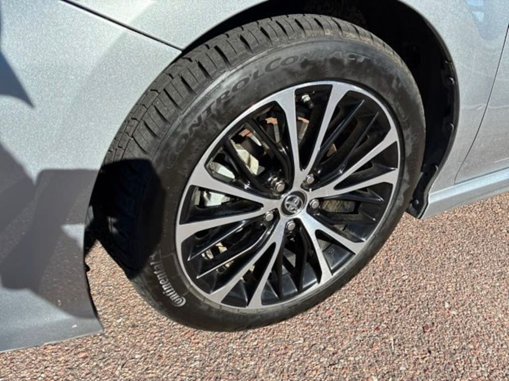 Used 2018 Toyota Camry SE Sedan