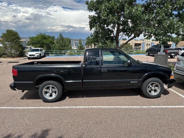 2001 Chevrolet S-10 Pickup photo 3