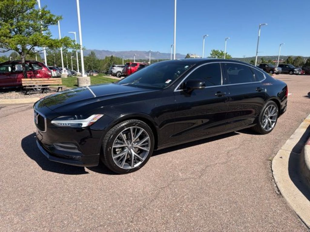Used 2018 Volvo S90 T5 Momentum Sedan