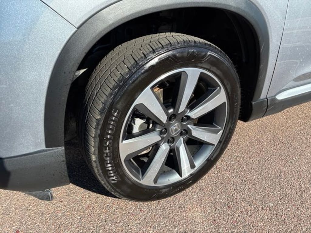 Used 2025 Honda Pilot Touring SUV