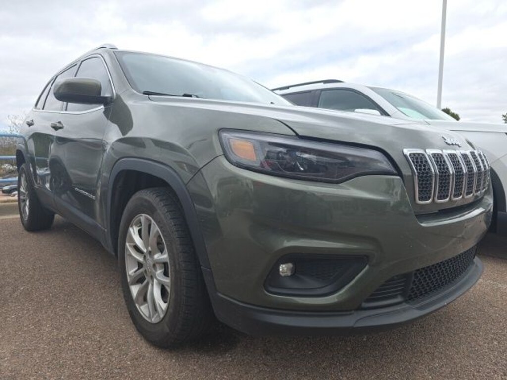 Used 2019 Jeep Cherokee Latitude SUV
