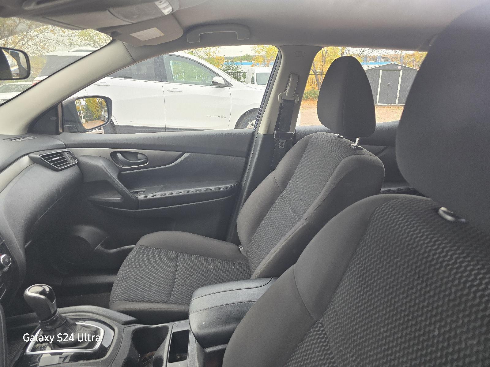 2019 Nissan Rogue Sport S photo 2